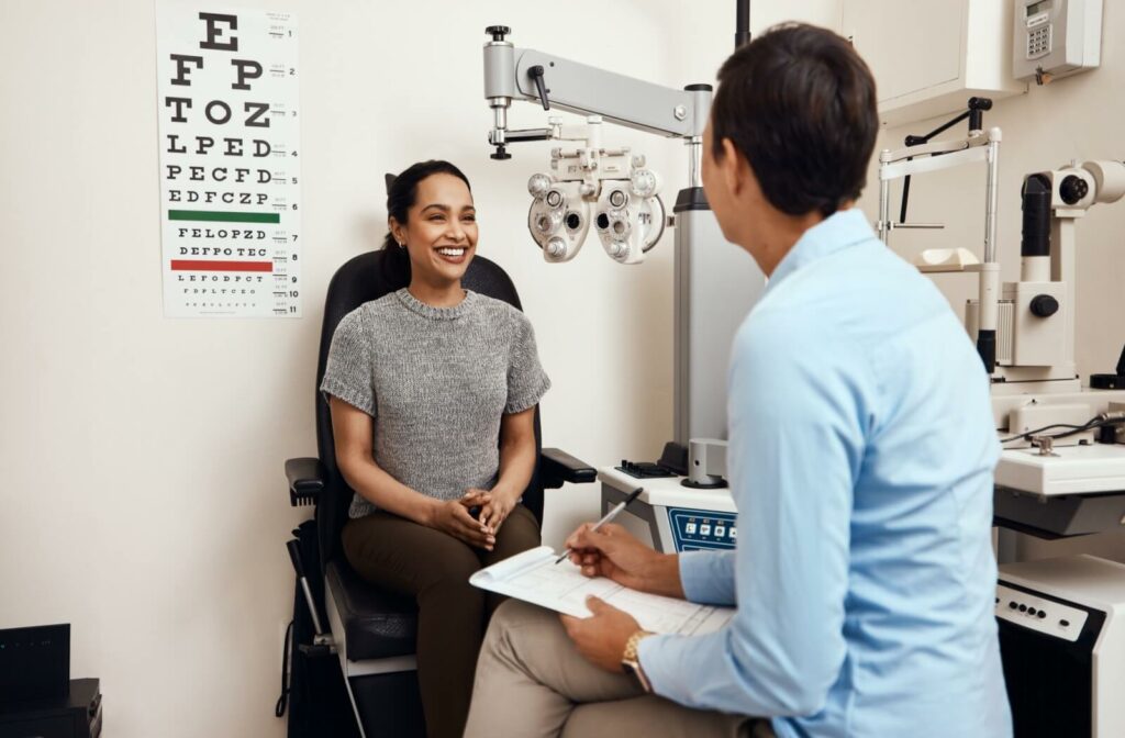 Eye doctor discusses medical history with their patient to determine if they need pupil dilation.